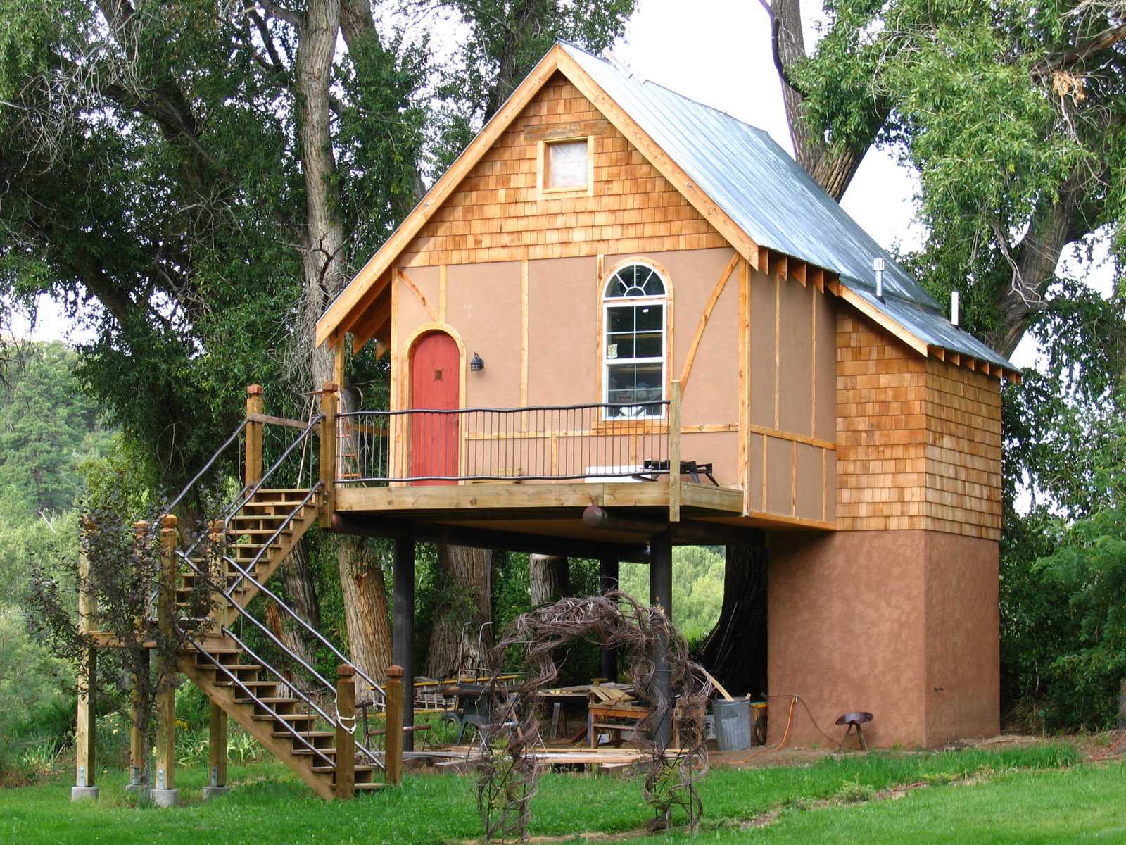 Личный пример строительства каркасного дачного домика: от фундамента до крыши