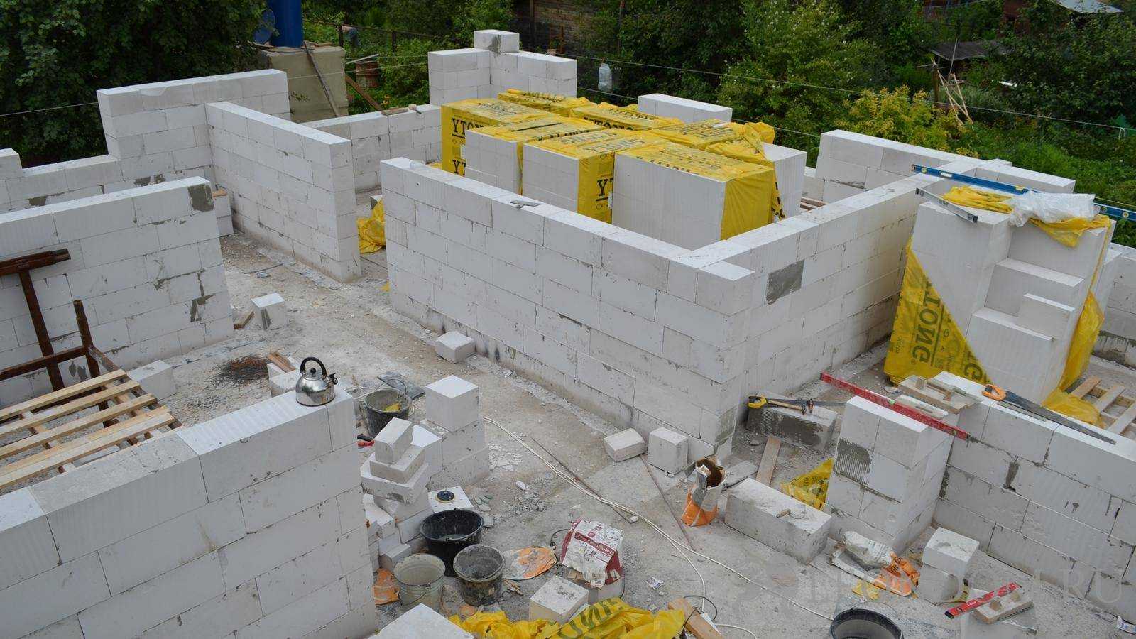 Проекты домов из пеноблоков (84 фото): планировка и строительство конструкций из пенобетона, кладка своими руками