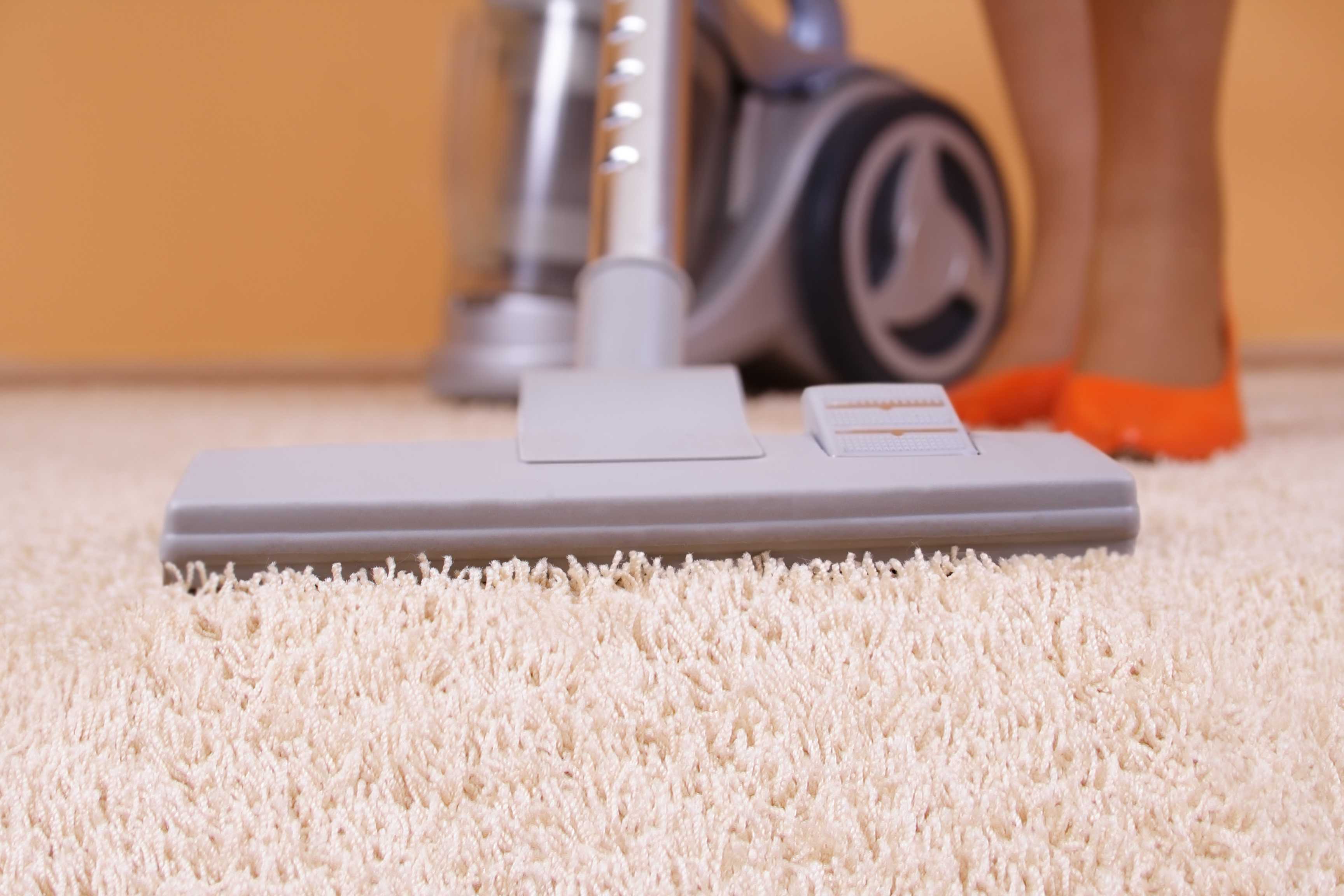 Чистка ковровых покрытий в домашних условиях: обзор средств