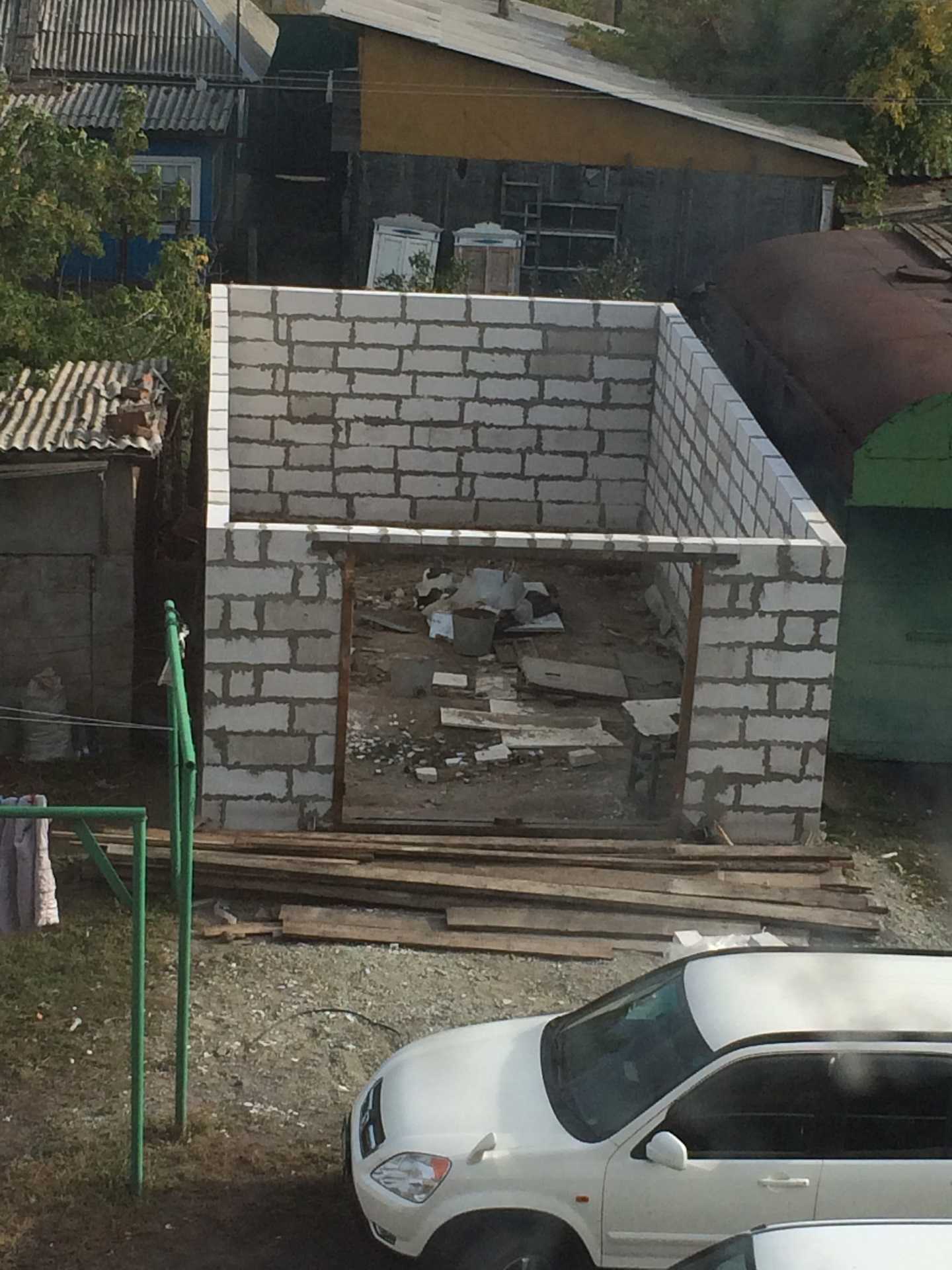 Строим гараж из шлакоблока: от фундамента до крыши