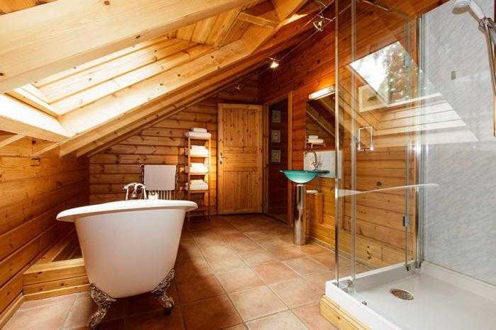 Ванная комната в деревянном доме – правильное обустройство + видео