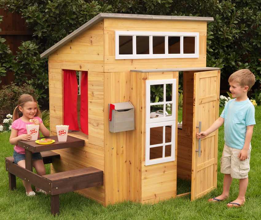 Как построить детский игровой домик своими руками