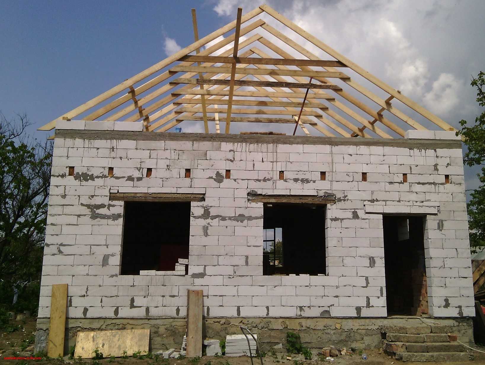 Проект недорогого дома из пеноблоков – как затратить на строительство меньше средств