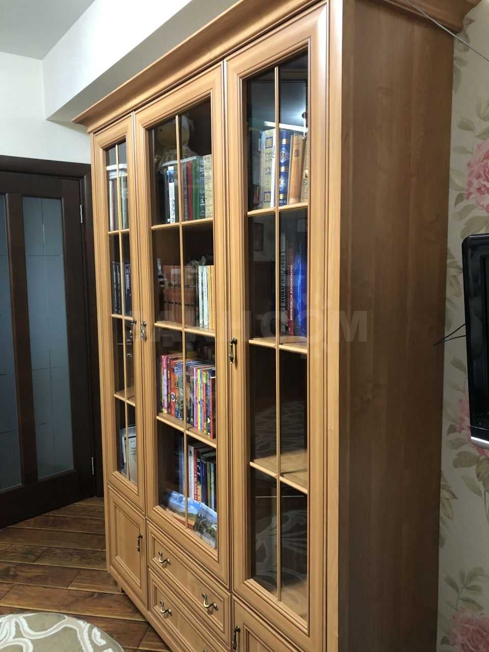Книжный шкаф со стеклянными дверцами: 170+ (фото) вариантов