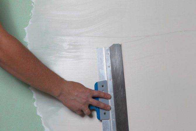 Как правильно зашпаклевать потолок из гипсокартона своими руками
