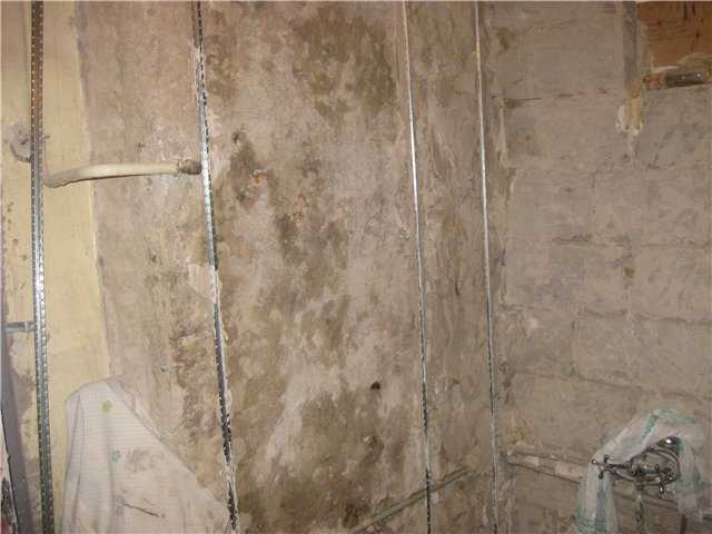 Чем штукатурить стены в ванной под плитку – советы мастеров