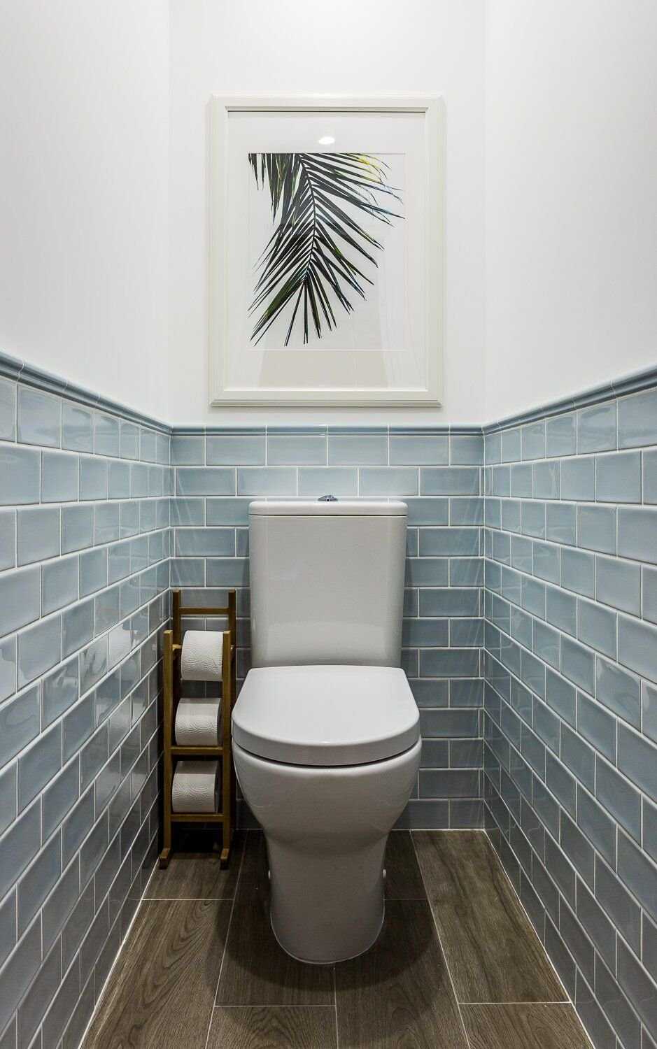 Маленький туалет в стильном решении