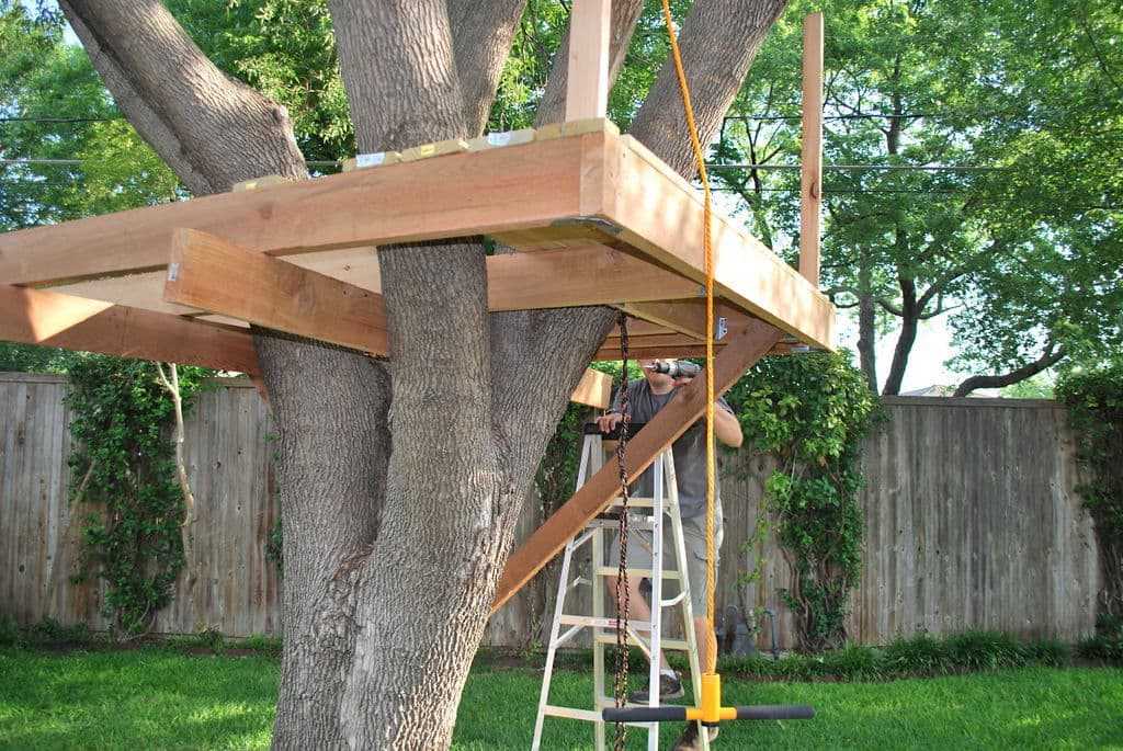 Как сделать дом для детей на даче своими руками?