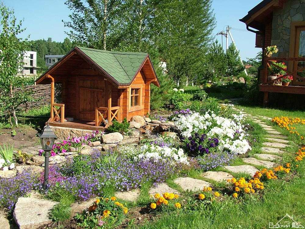 Ландшафтный дизайн сада (194 фото): оформляем участок с огородом на 6 сотках, с какими цветами сочетаются лилейники, красивые дворики с хвойными растениями