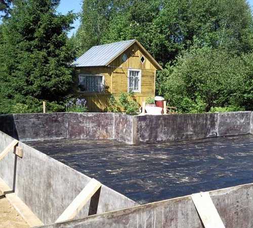 Выбор и строительство фундамента для дома на болоте